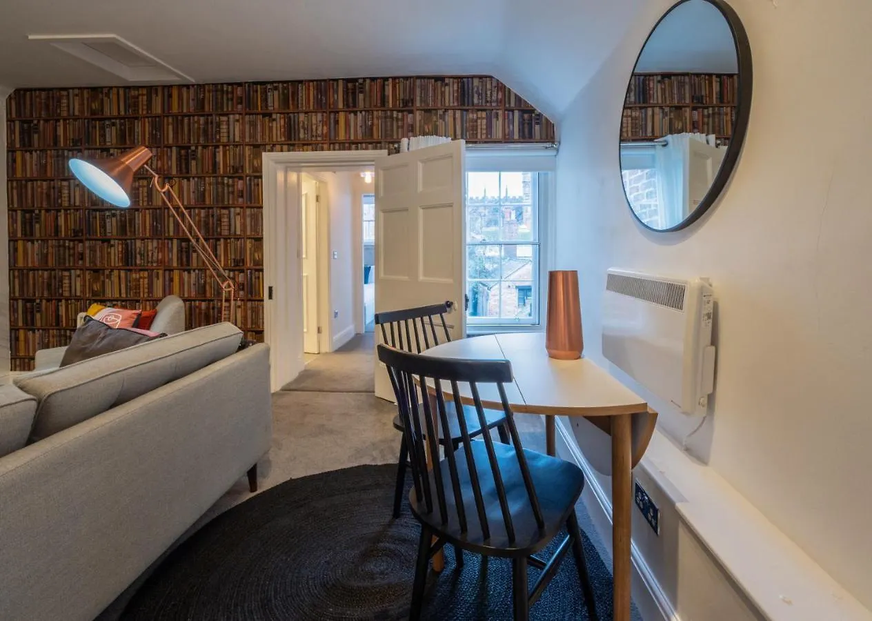 Contemporary Apartment On The Historic Rows Chester