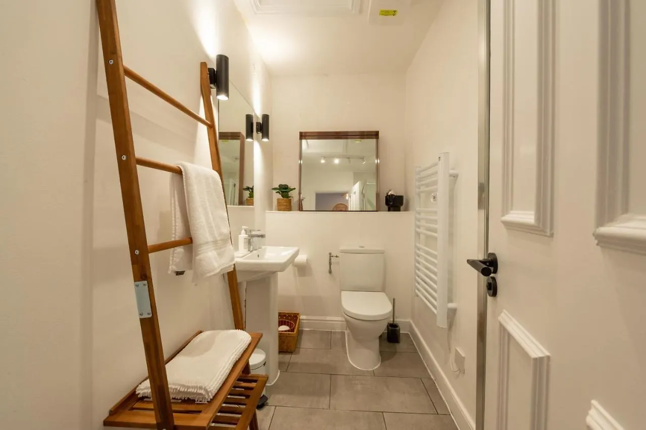 Contemporary Apartment On The Historic Rows Chester 0*,  Reino Unido