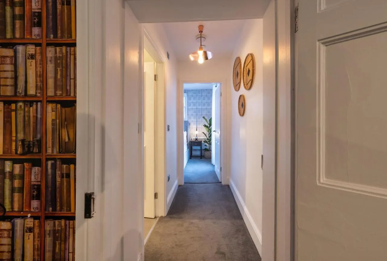 Contemporary Apartment On The Historic Rows Chester Reino Unido